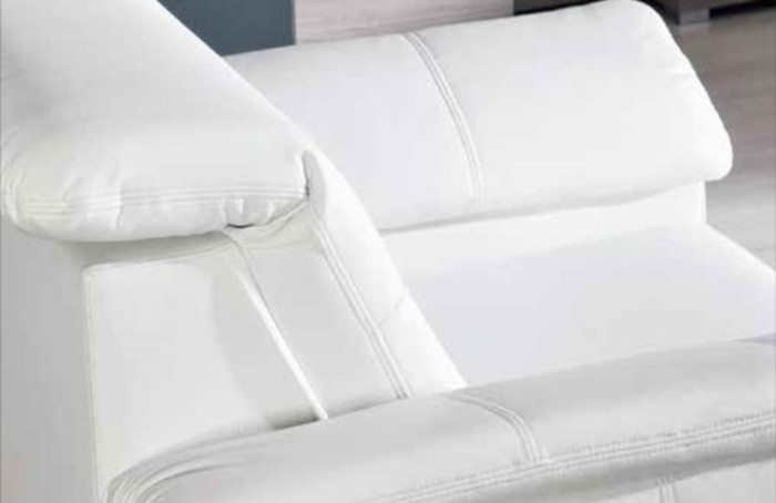 Canapé droit en cuir blanc véritable avec pieds en chrome